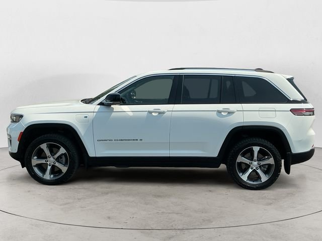 Used 2022 White Jeep 4xe image 8