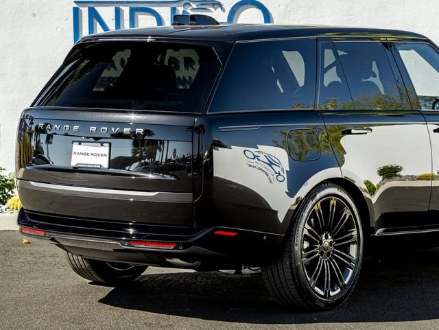 New 2026 Santorini Black Land Rover SE image 7