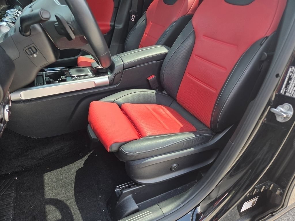Used 2021 Night Black Mercedes-Benz GLB 250 image 6
