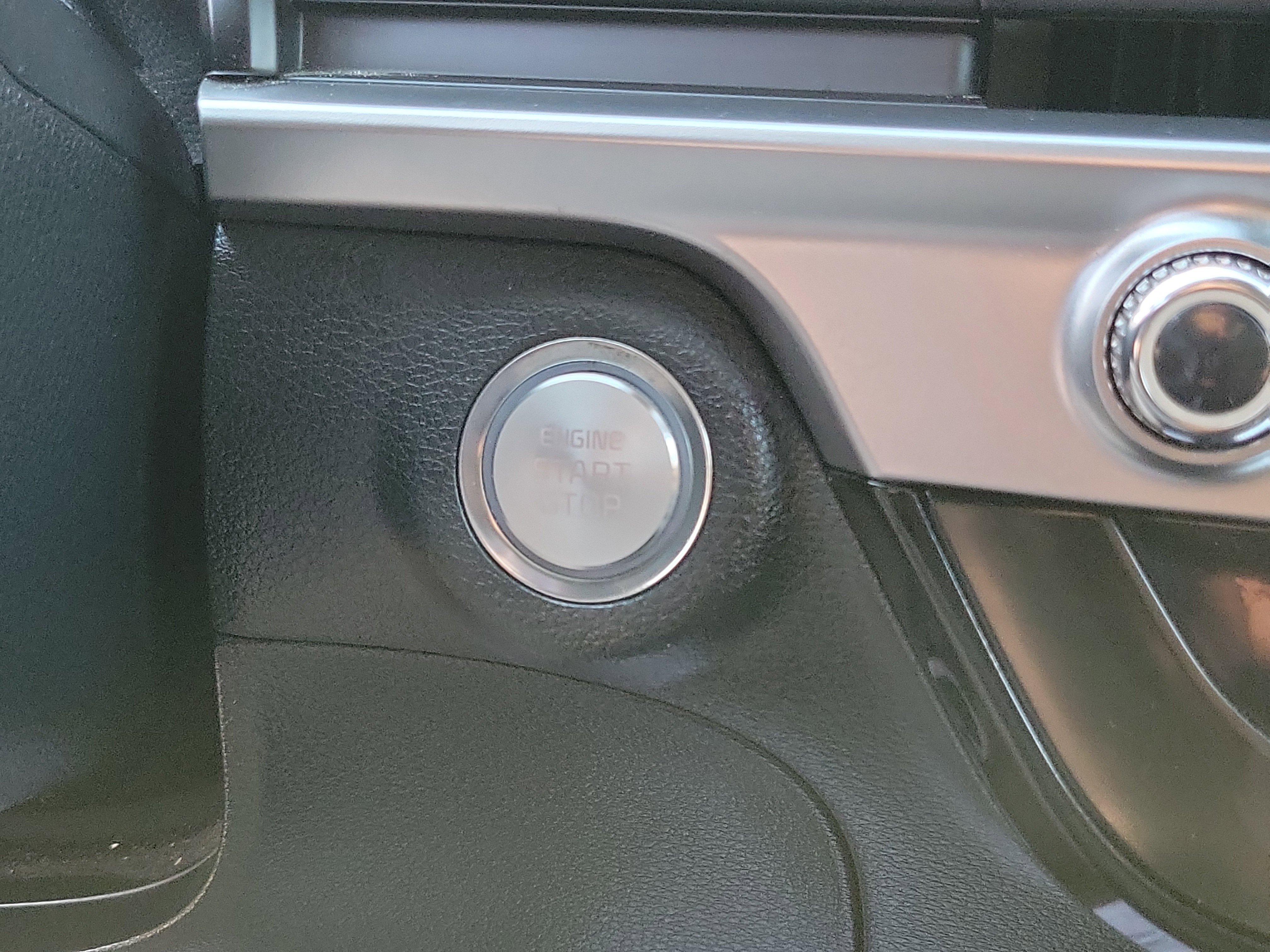 2025 Kia Telluride LX - Photo 16