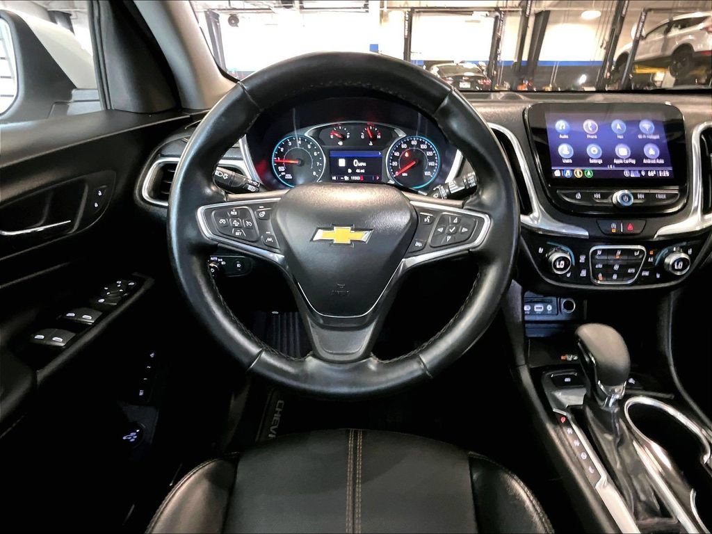 Used 2023 IRIDESCENT PEARL TRICOAT Chevrolet Premier image 18