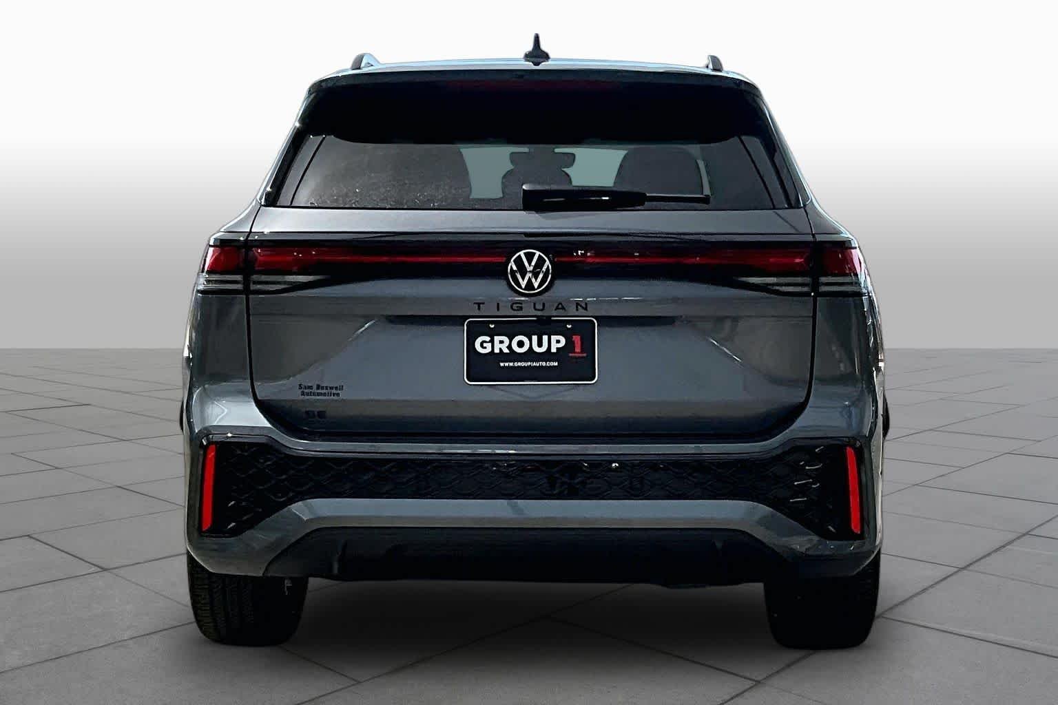 Used 2025 Platinum Gray Metallic Volkswagen SE R-Line Black image 5
