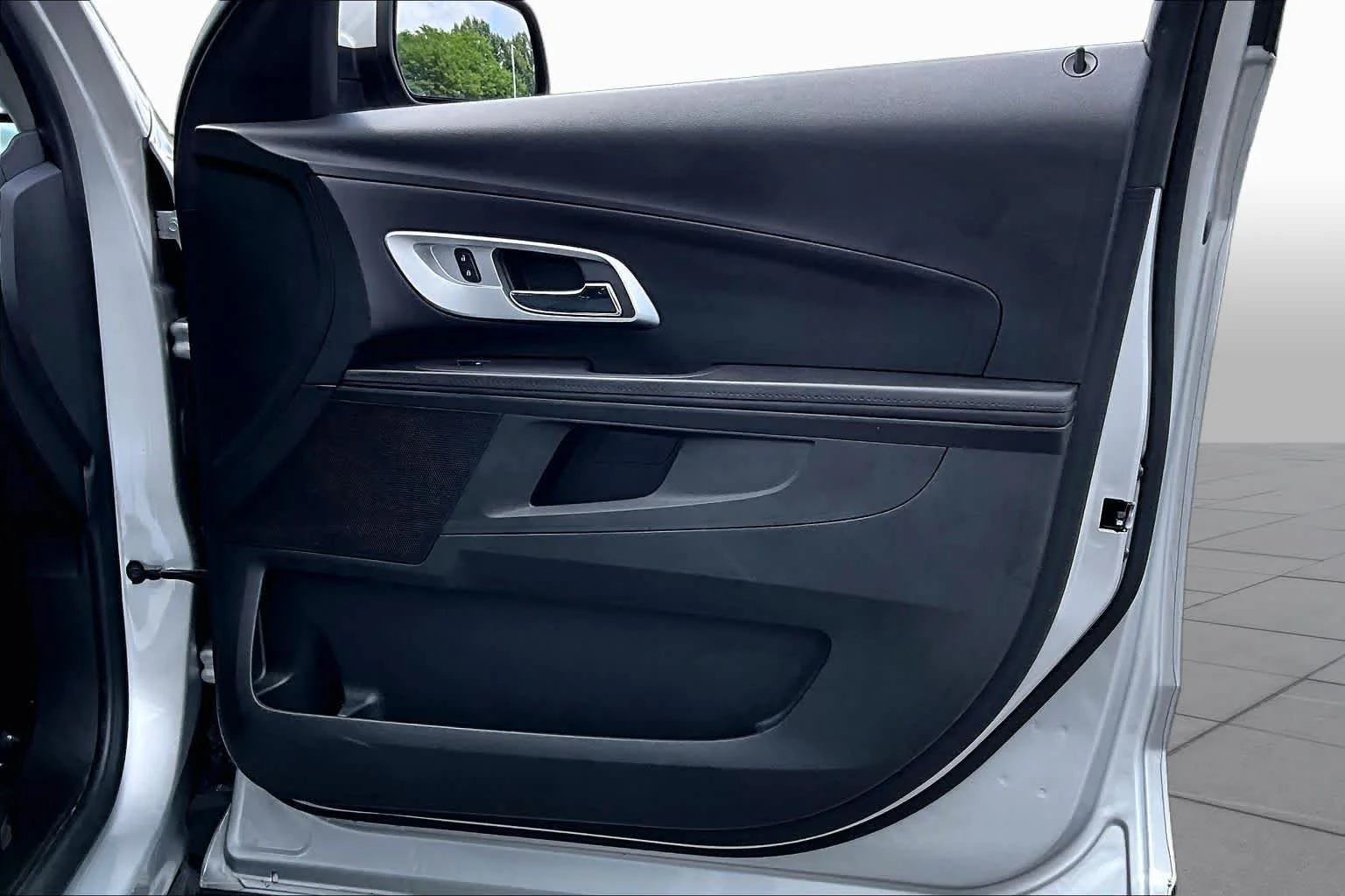 Used 2016 Silver Ice Metallic Chevrolet LT image 22