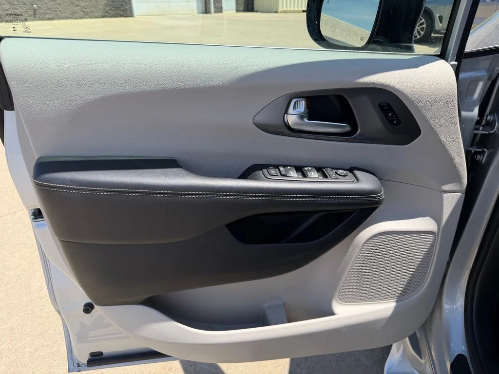 Used 2024 Silver Chrysler Touring L image 10