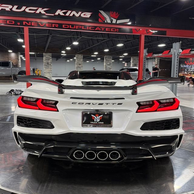 Used 2023 White Chevrolet Z06 image 22