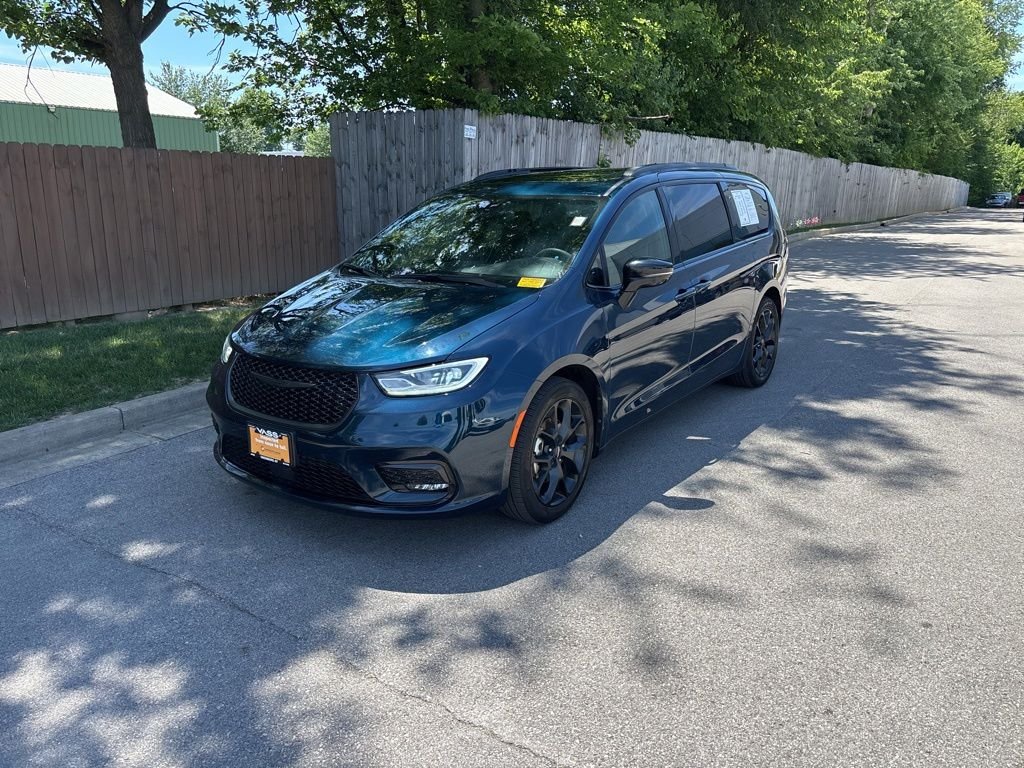 2025 Chrysler Pacifica's photo