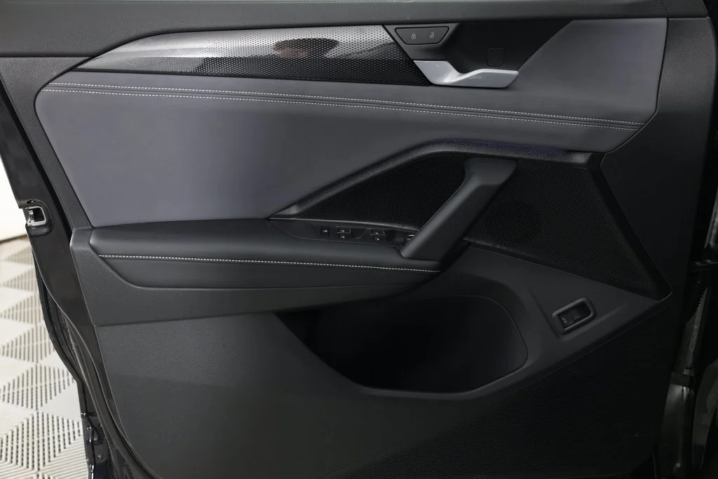 Used 2026  Volkswagen SE image 6