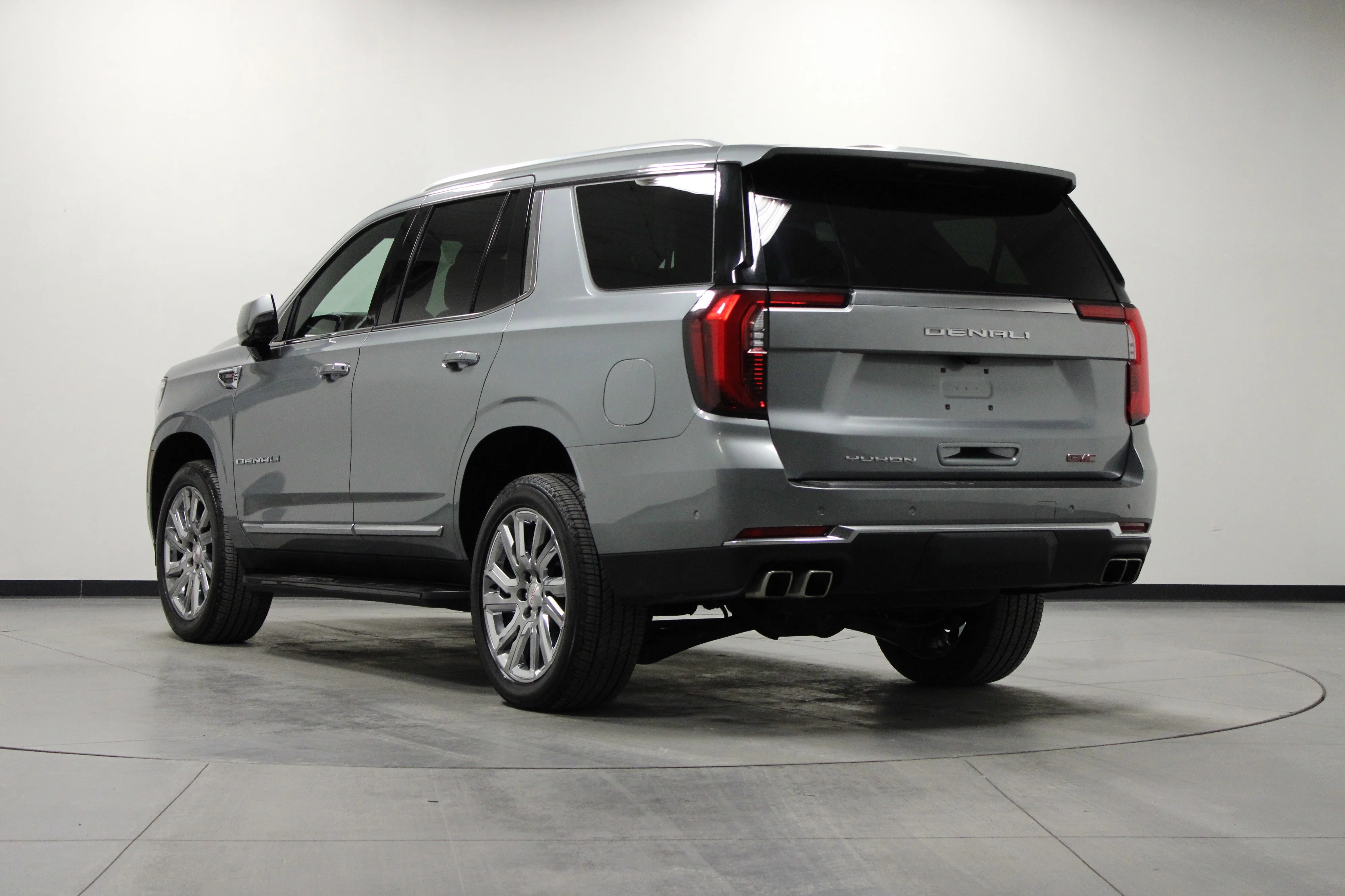 Used 2025 Sterling Metallic GMC Denali image 6