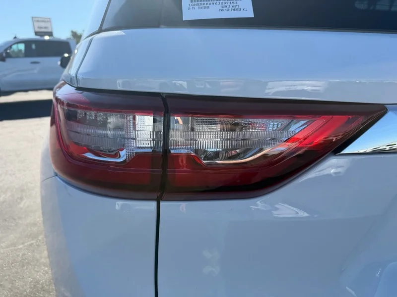 Used 2019 SUMMIT WHITE Chevrolet Premier image 26