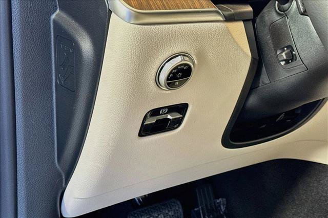 New 2027 Polar White Mercedes-Benz GLC 350e image 40