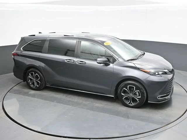 2025 Toyota Sienna Platinum - Photo 15