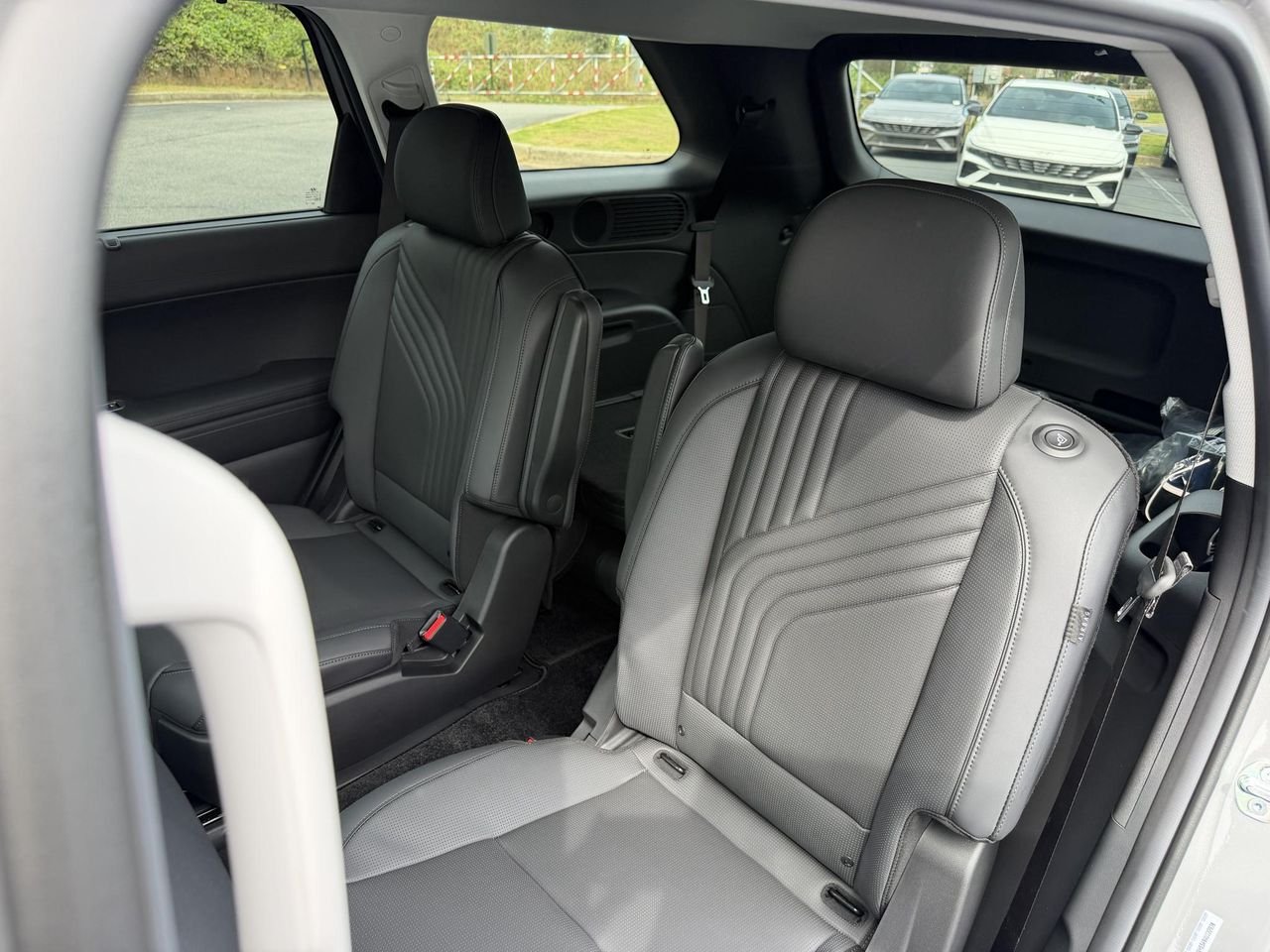 New 2027 Shimmering Silver Hyundai Blue SEL Premium 7P image 35