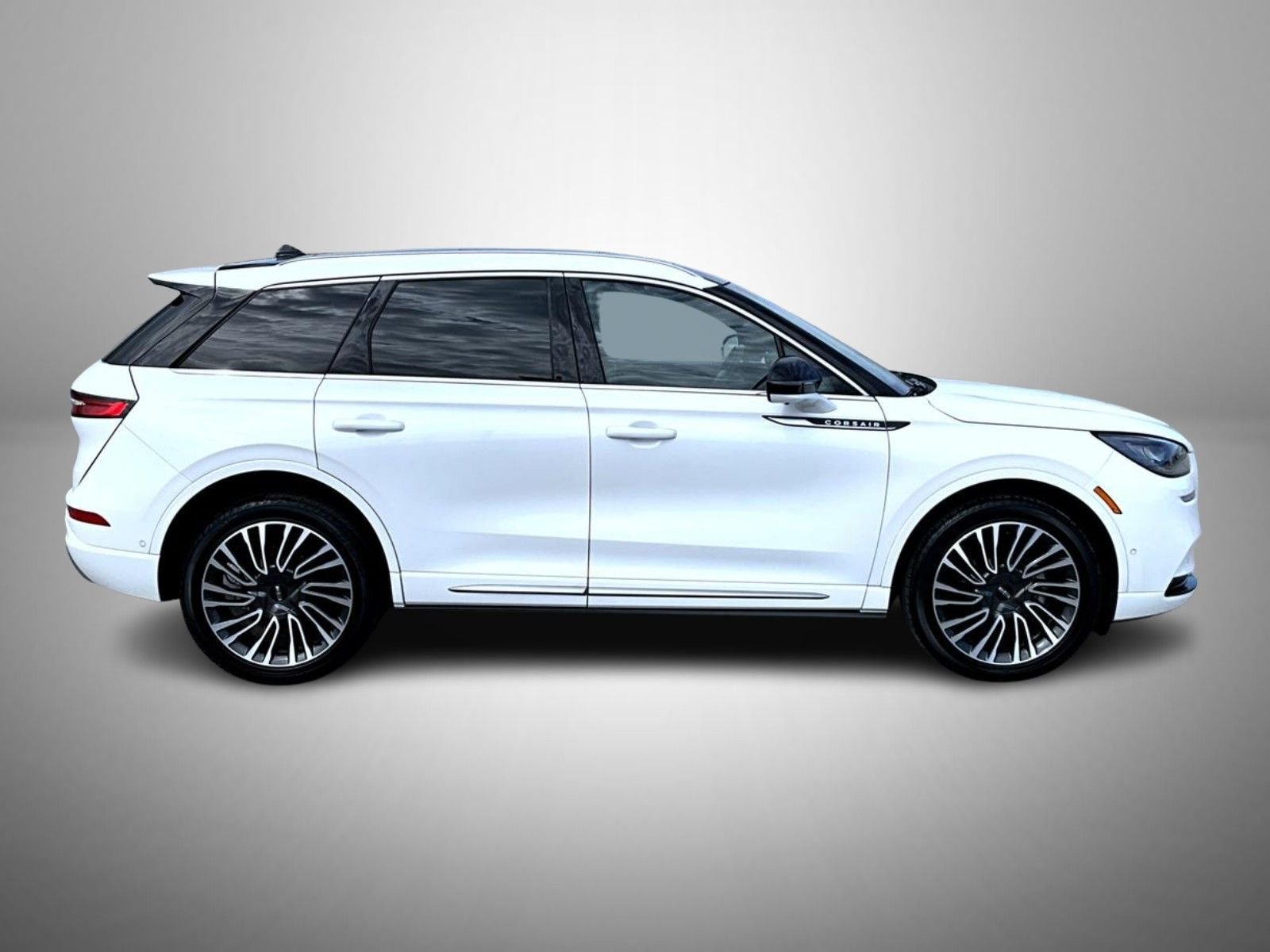 Used 2022 White Lincoln Reserve image 4