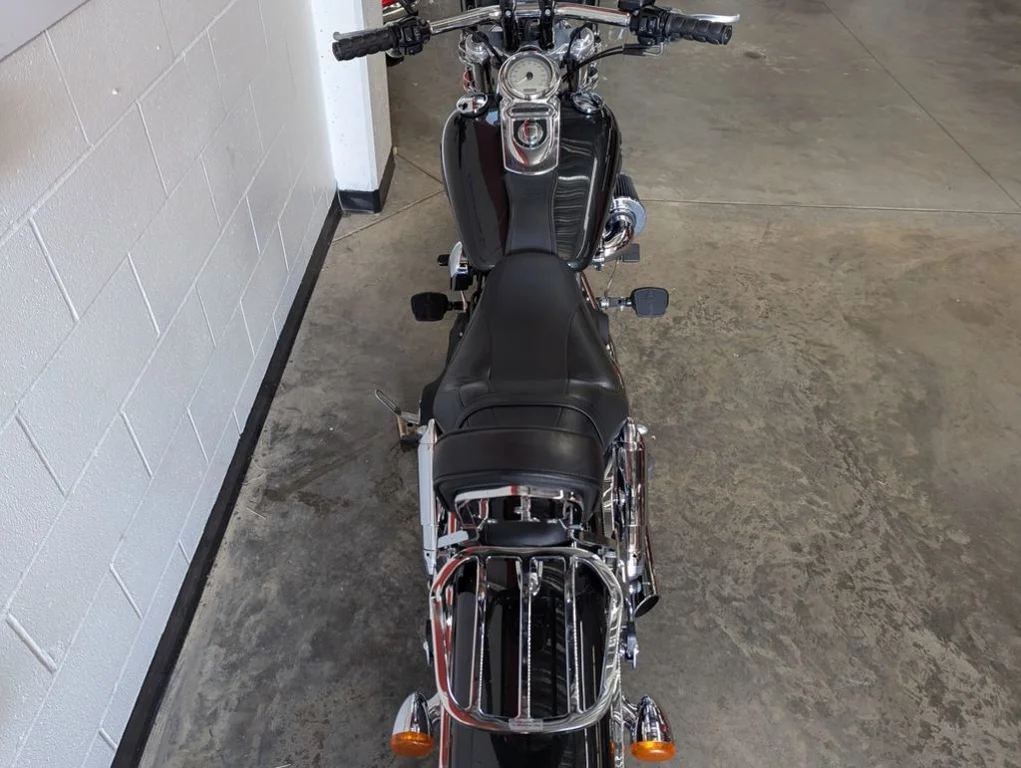 Used 2008 GRAY Harley-Davidson® FXDF - Fat Bob image 10