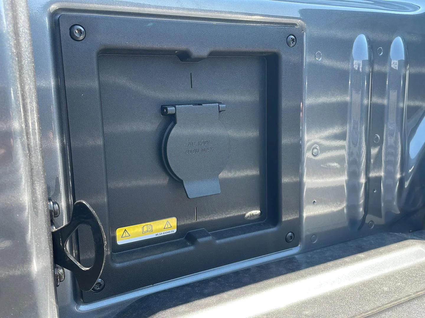 New 2026 Carbonized Gray Metallic Ford XLT image 32