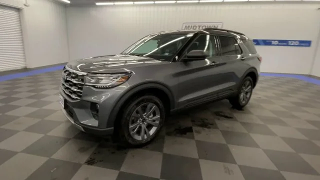 New 2026 Carbonized Gray Metallic Ford Active image 4