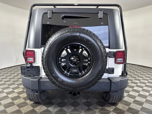 Used 2010 White Jeep Unlimited Rubicon image 18