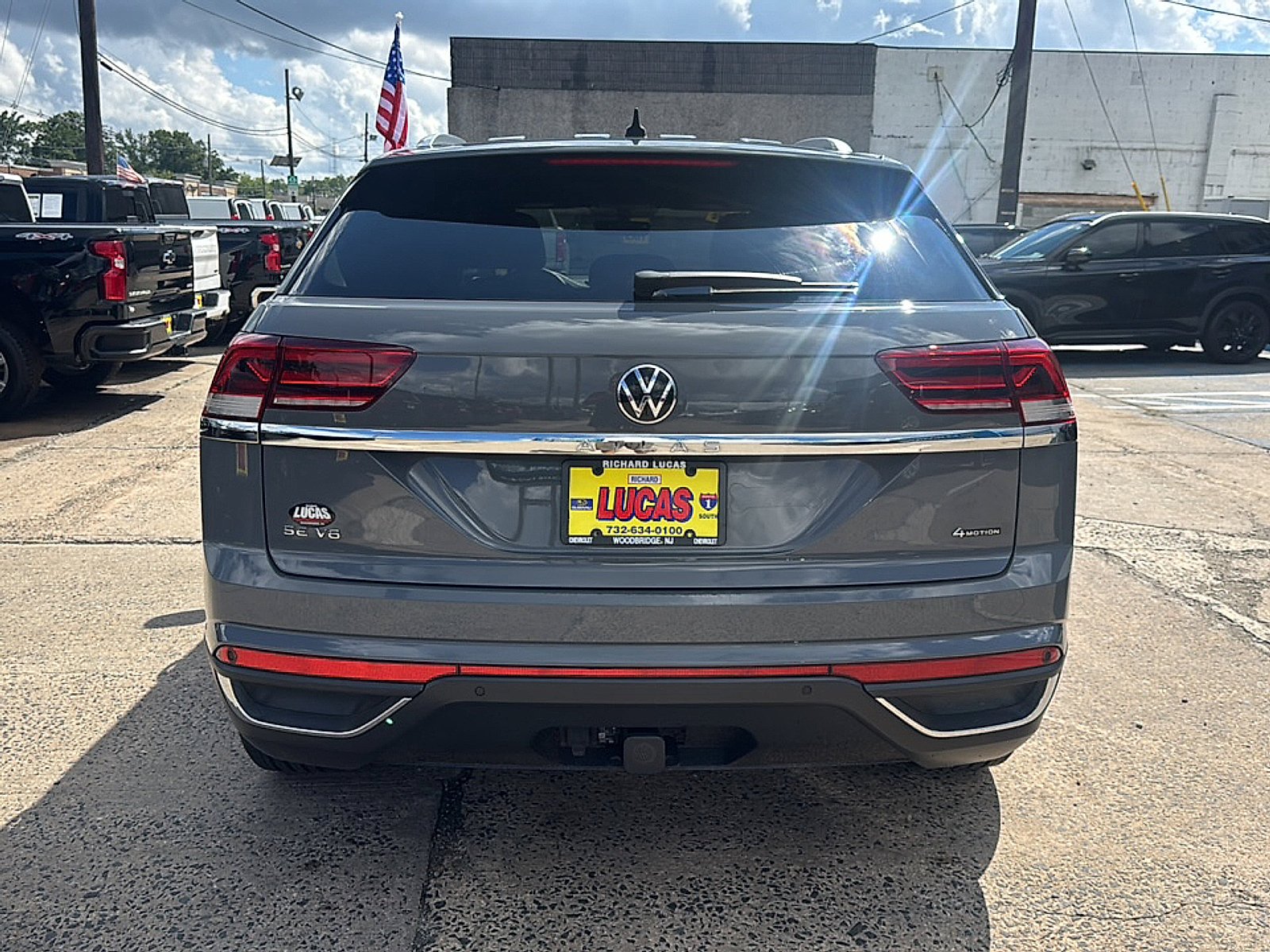Used 2023 Gray Volkswagen 3.6L V6 SE w/Technology image 6