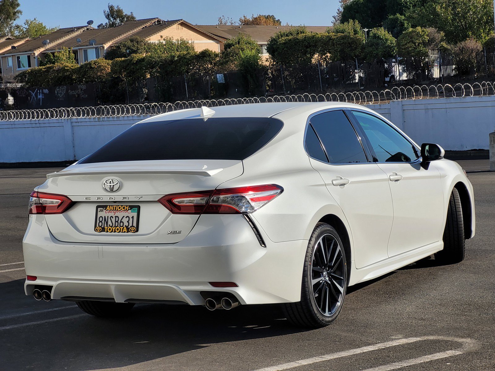 Used 2020 WIND CHILL PEARL Toyota XSE image 4