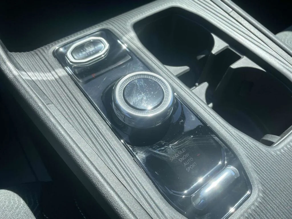 New 2026 Hydro Blue Pearlcoat Jeep Laredo image 38