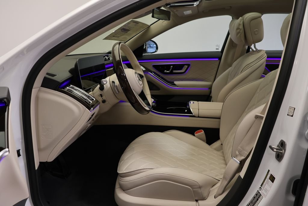 New 2026 MANUFAKTUR Moonlight White Metallic Mercedes-Benz S 580 image 37