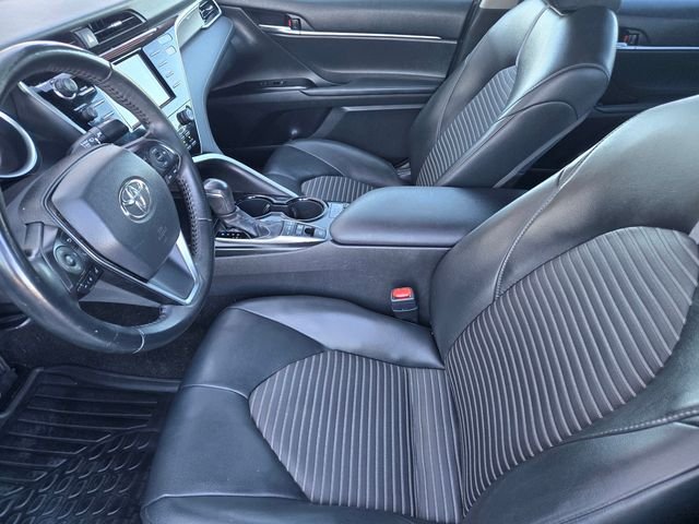 Used 2018 Silver Toyota SE image 15