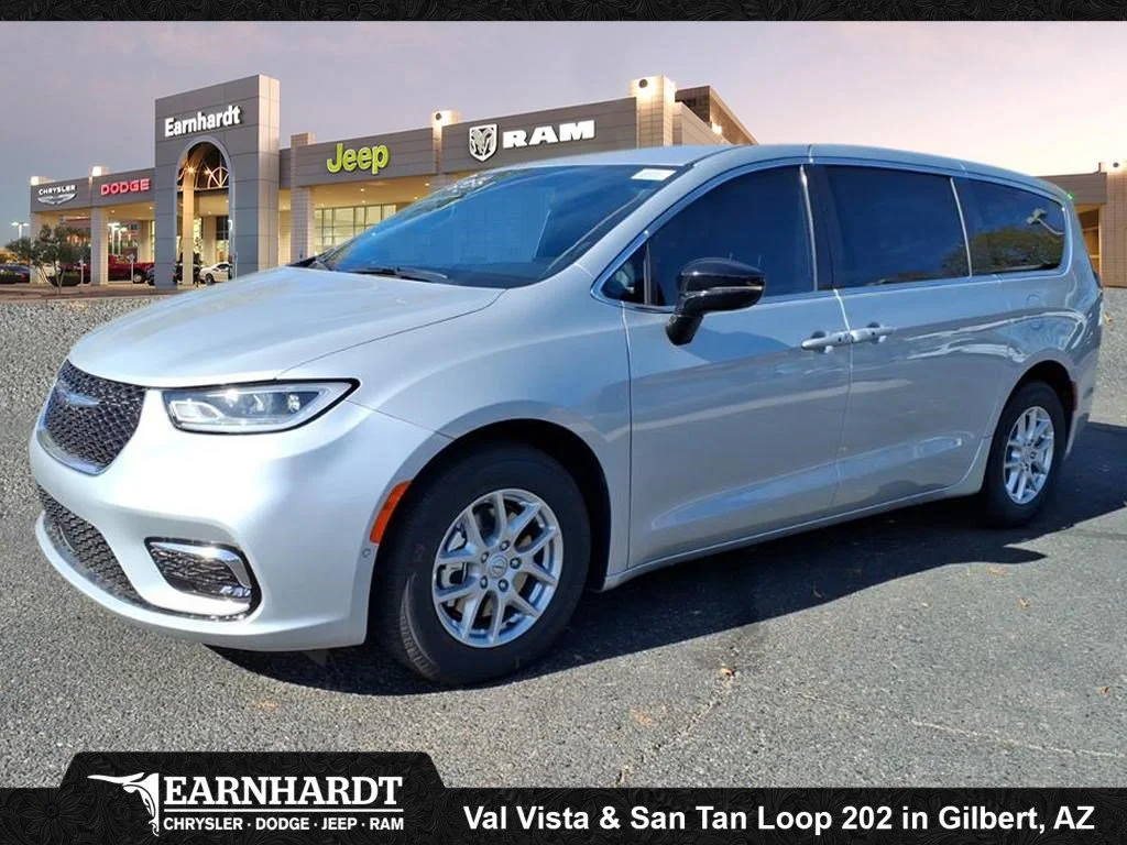 2026 Chrysler Pacifica Select's photo