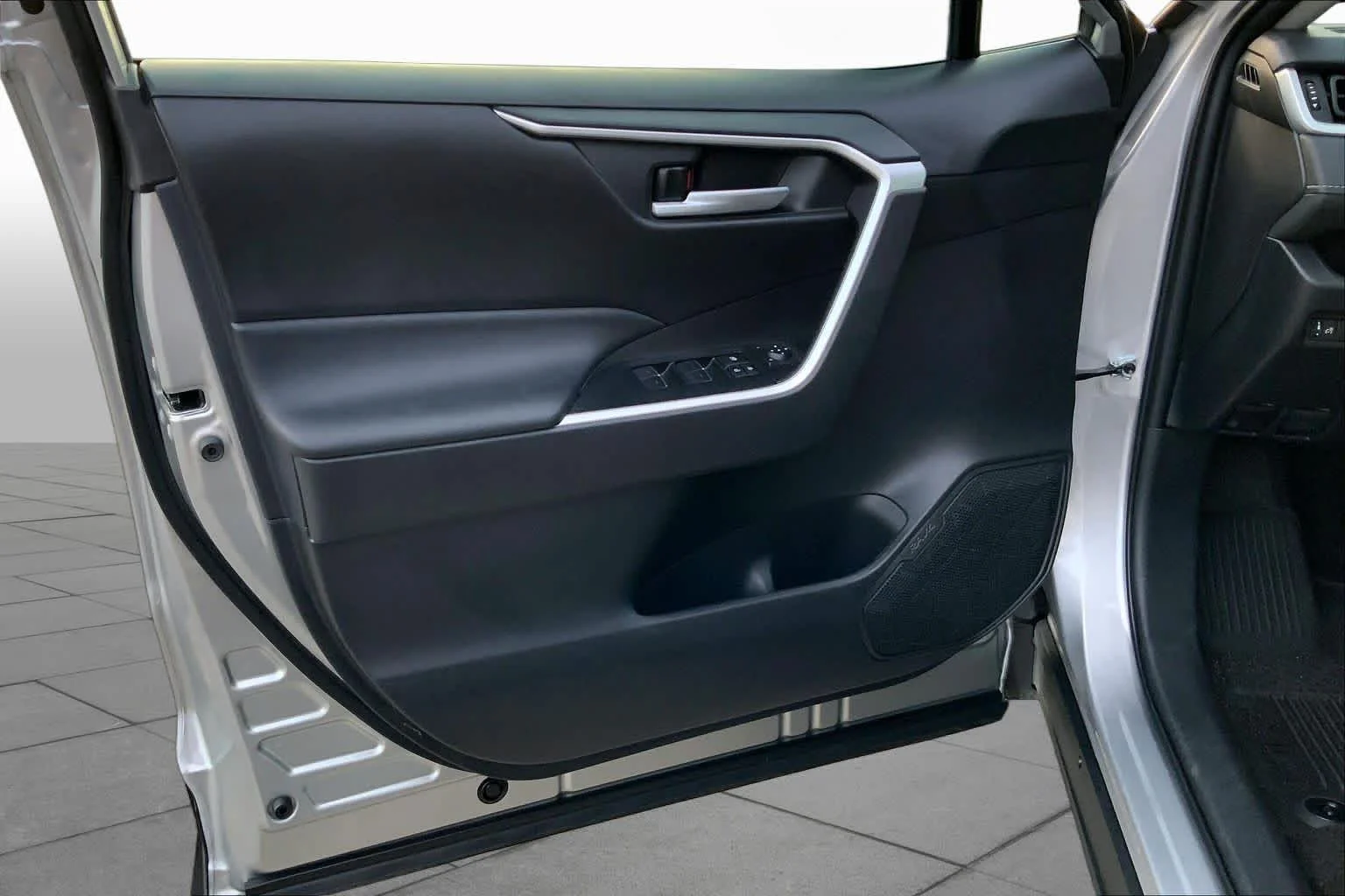 Used 2023 Silver Sky Metallic Toyota XLE image 21