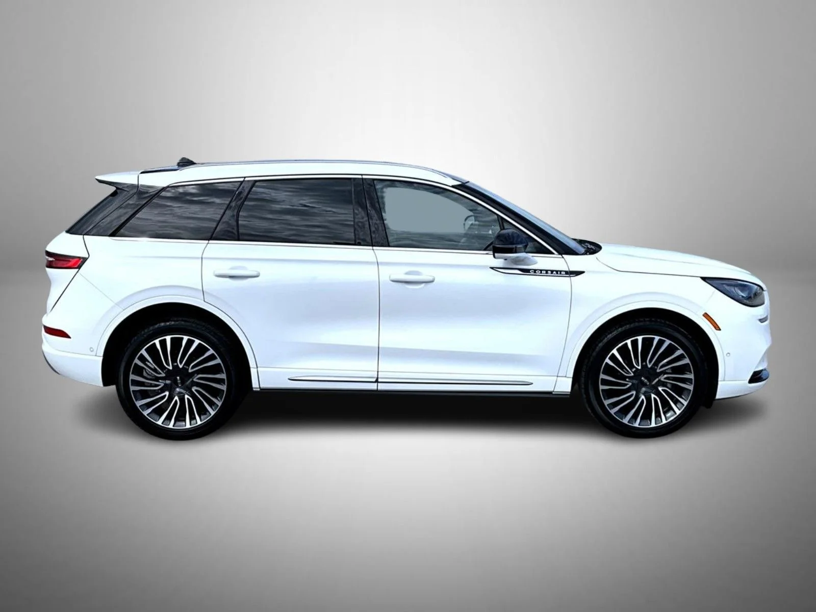 Used 2022 White Lincoln Reserve image 4
