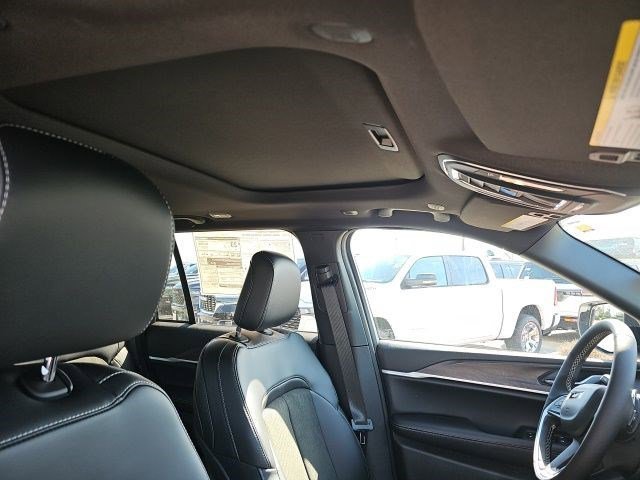 New 2026 Bright White Clearcoat Jeep Laredo Altitude image 11