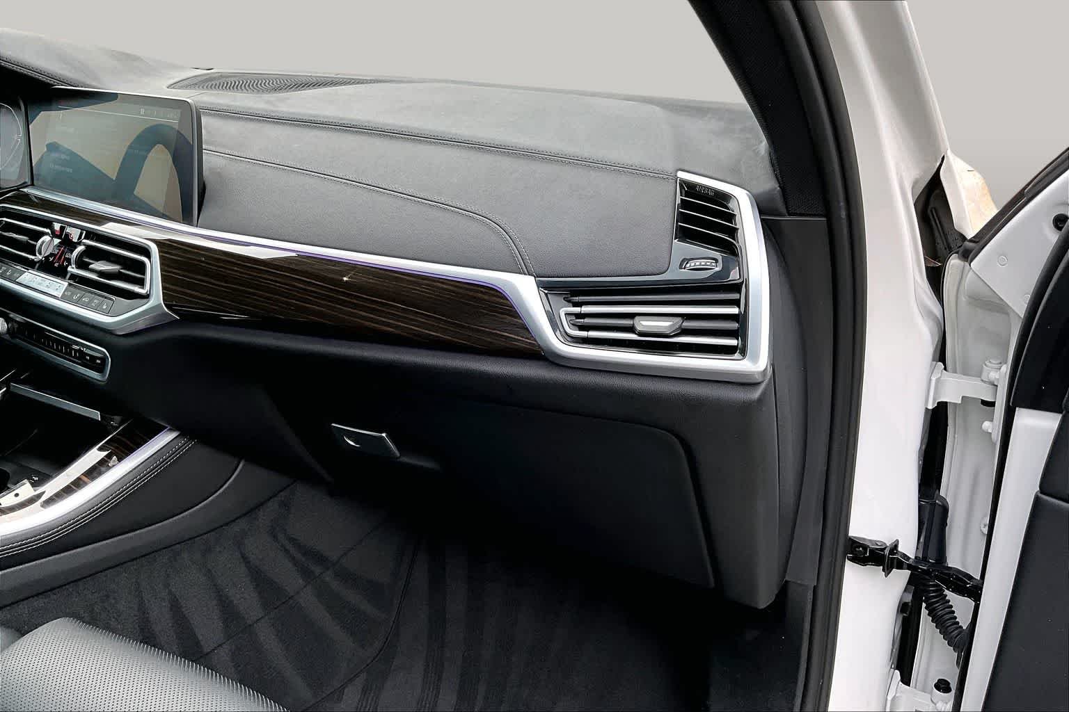Used 2023 Alpine White BMW sDrive40i image 19