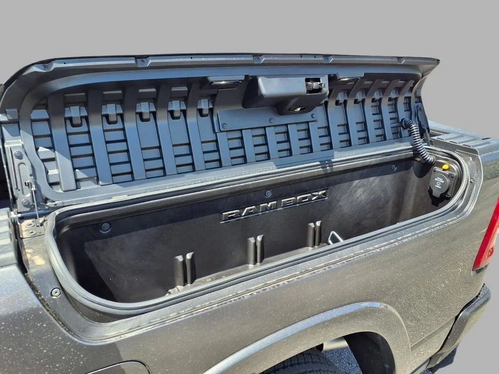 New 2026 Granite Crystal Metallic Clear-Coat Exterior Paint RAM Laramie image 25