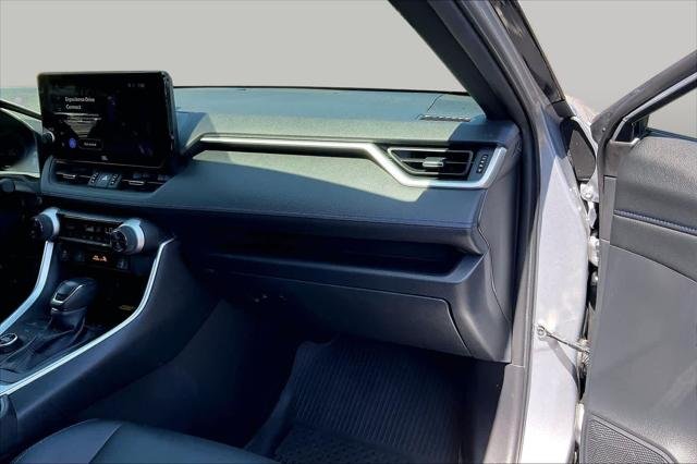 Certified Used 2024 SILVER SKY MET W/BLK Toyota  image 17