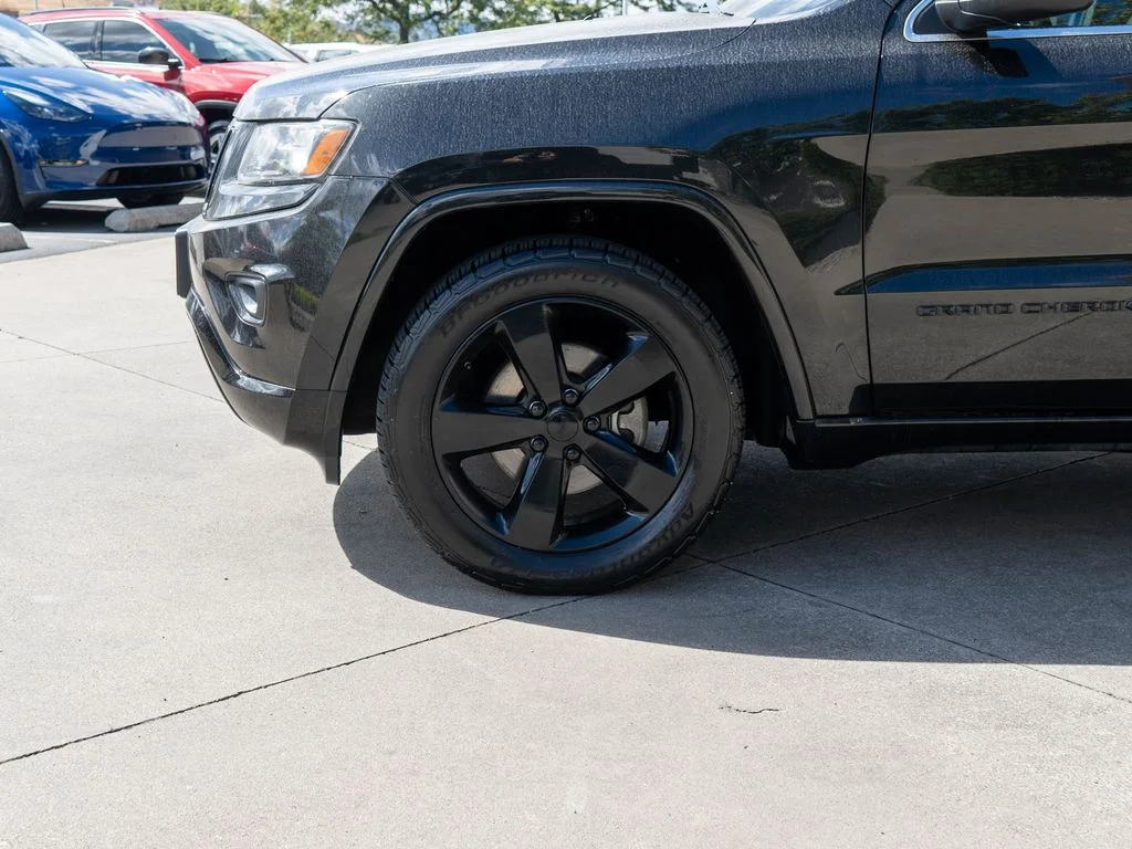 Used 2015 Black Jeep Altitude image 30