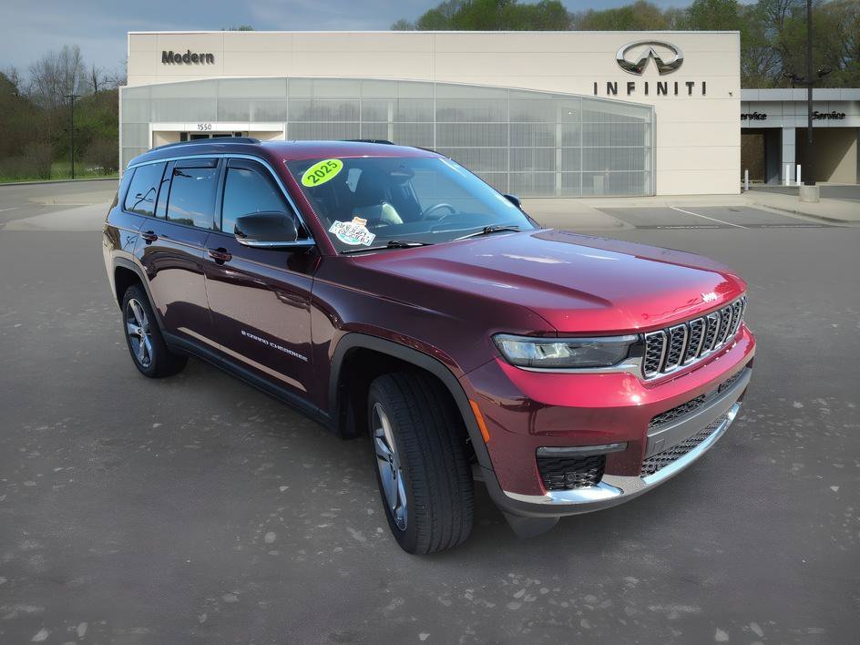 Used 2025 Velvet Red Pearlcoat Jeep Limited image 2