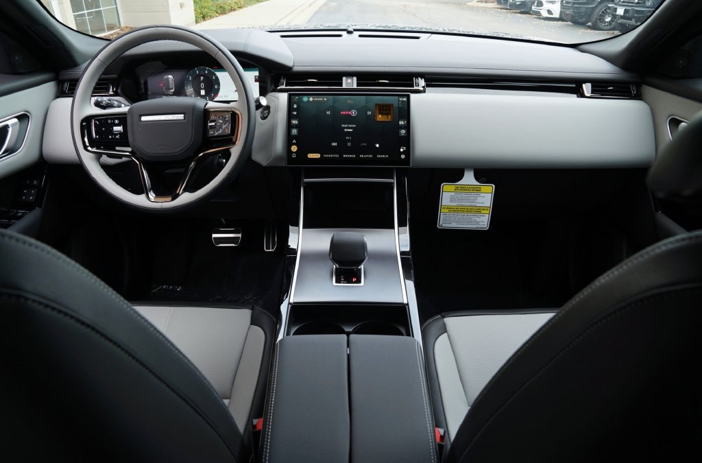 New 2026 Giola Green Land Rover P250 image 9