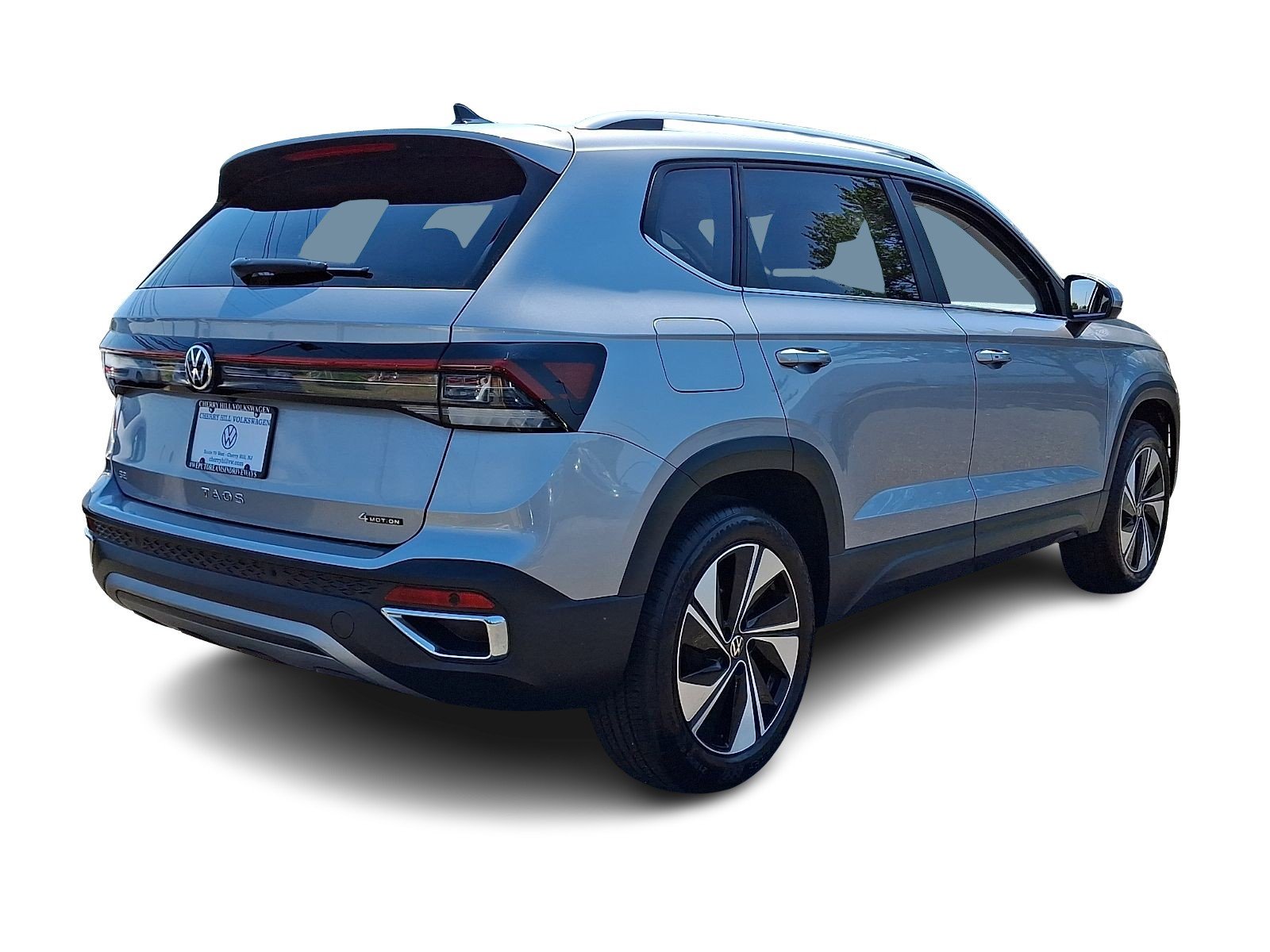 Used 2025 Pyrite Silver Metallic   K2k2 Volkswagen SE image 4