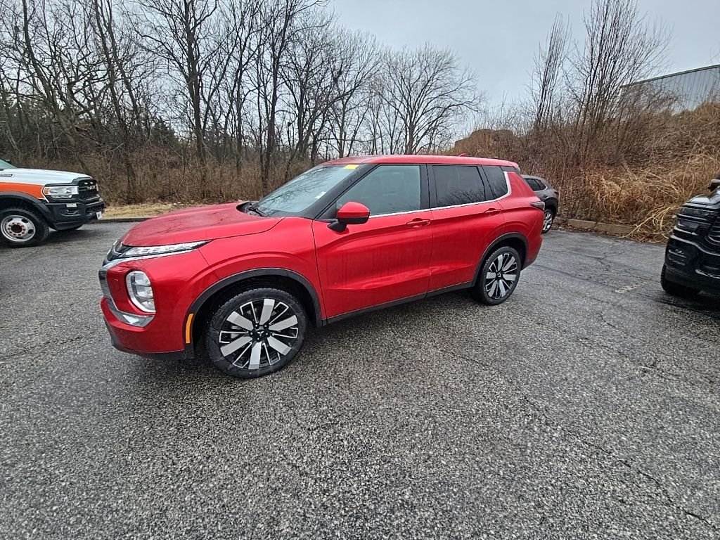 Used 2025 Mitsubishi Outlander SE with VIN JA4J4VA88SZ037087 for sale in Kansas City