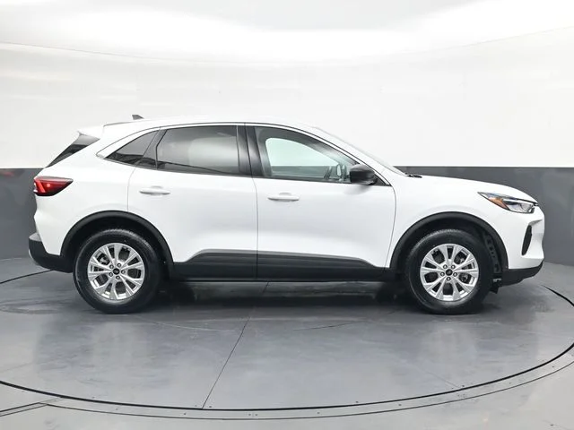 Used 2023 White Ford Active image 3