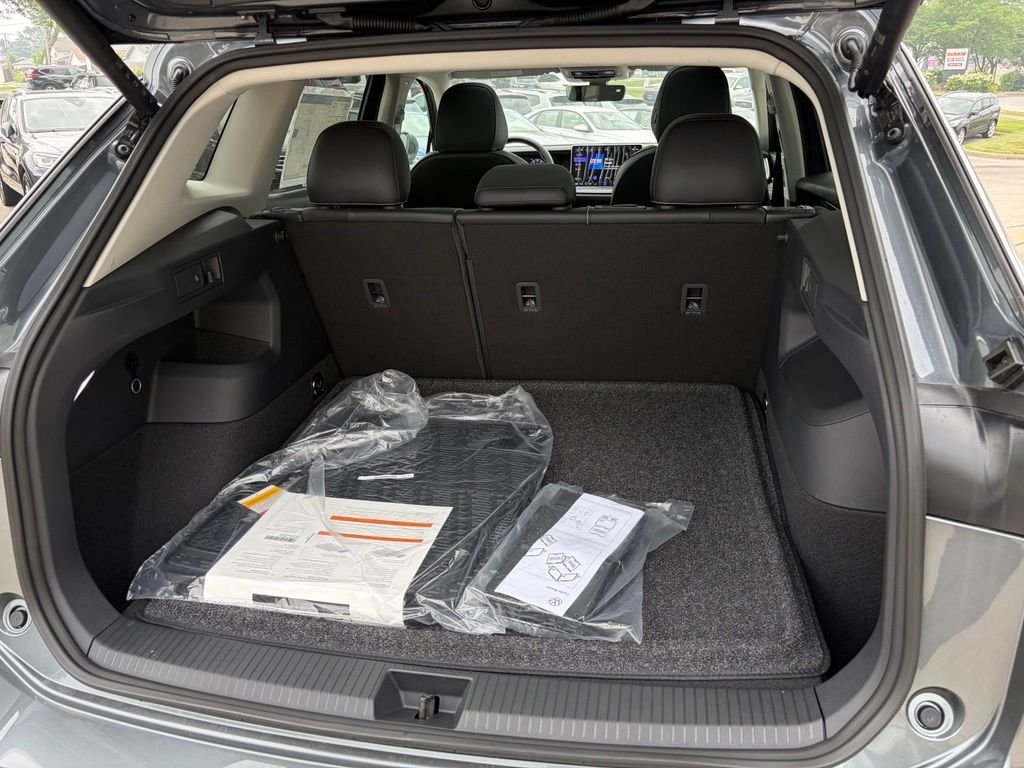 New 2026 Platinum Gray Metallic Volkswagen 2.0T SE image 21