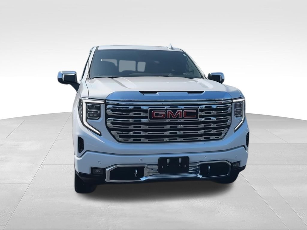 Used 2025 White GMC Denali image 3