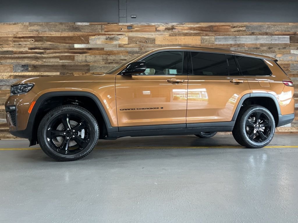 New 2026 Copper Shino Metallic Clear-Coat Exterior Paint Jeep Limited image 18