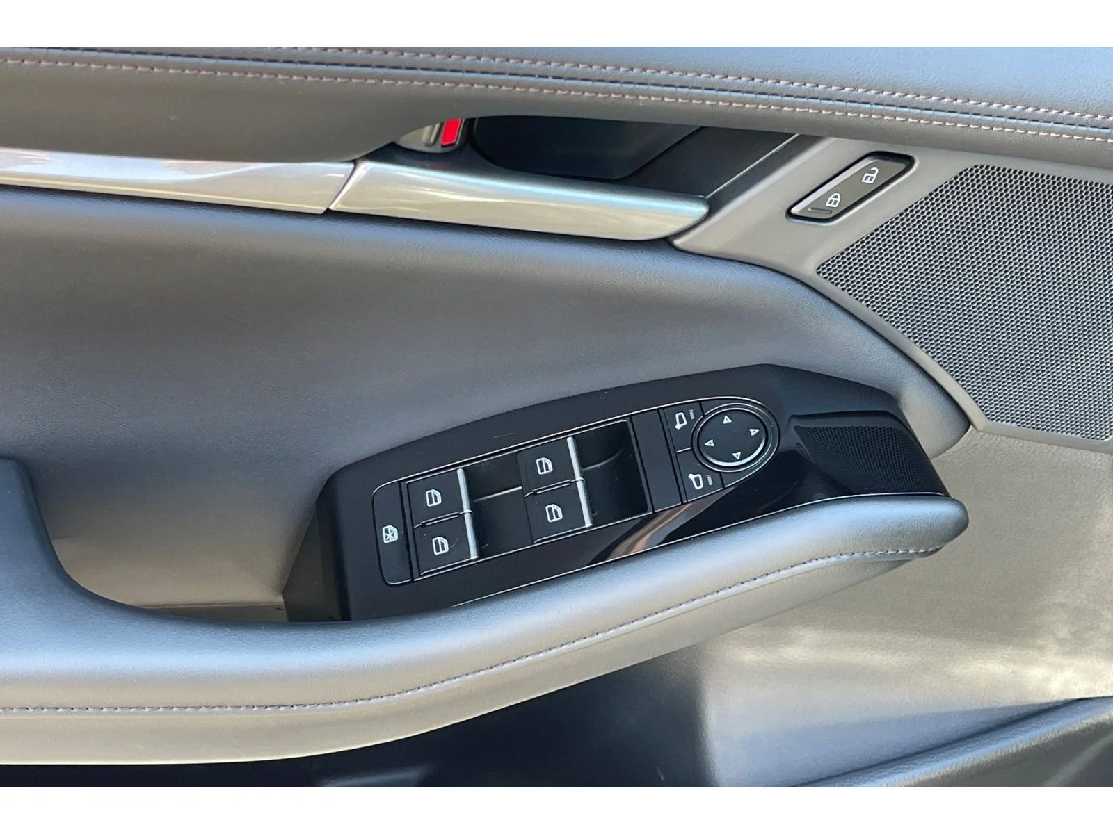 Used 2025 Machine Gray Metallic Mazda Select image 13