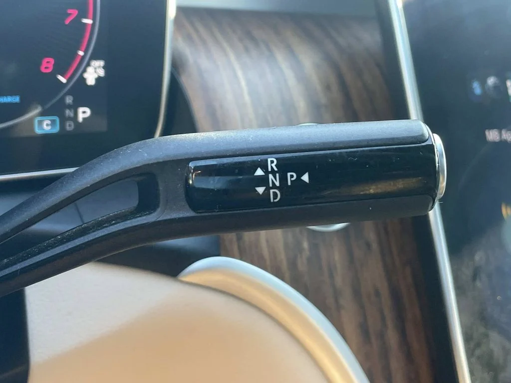 Used 2024  Mercedes-Benz GLC 300 image 32