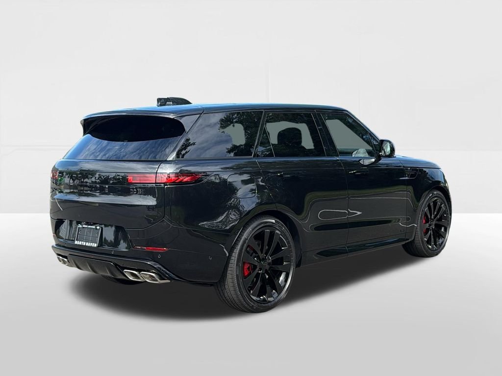 New 2026 Santorini Black LAND ROVER Dynamic SE image 4