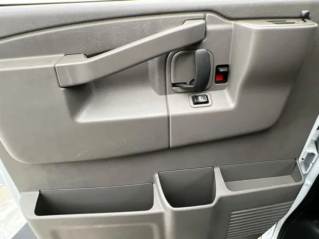 2024 GMC Savana Cargo Work Van - Photo 19