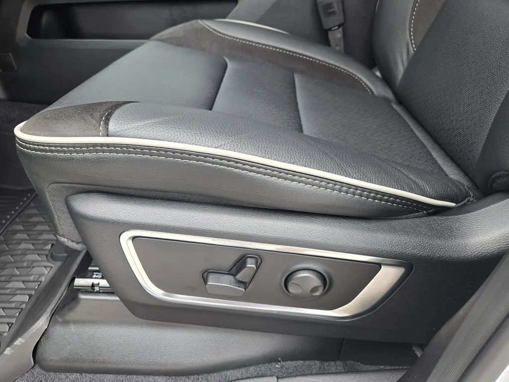 New 2026 Bright White Clearcoat Ram Laramie image 19