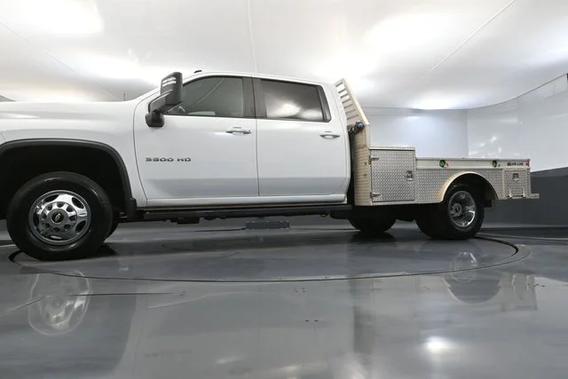 Used 2021 White Chevrolet LT image 44