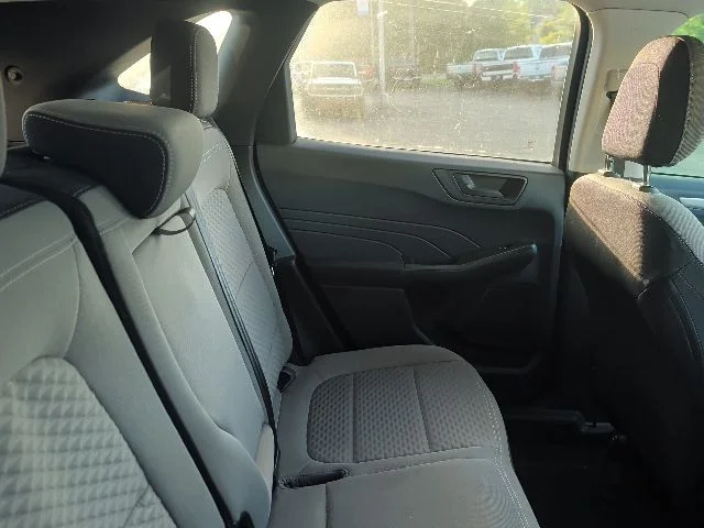 Used 2022 Ice Blue Ford SE image 9