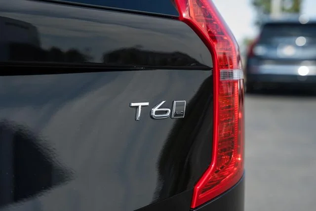 Used 2020 717 Onyx Black metallic Volvo Momentum image 8